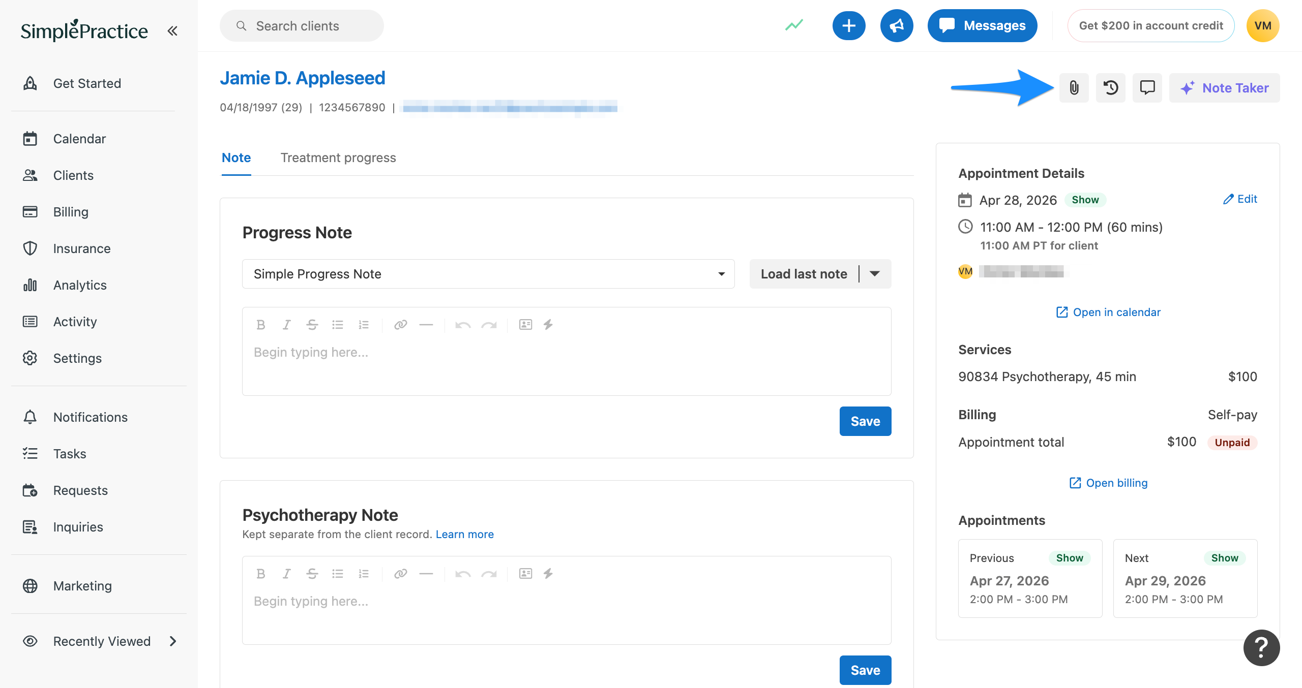 Client profile note page with a blue arrow pointing to the action icons (attachments, history, and comments) in the top right.